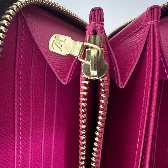 Louis Vuitton Christmas Animation Zippy Bears Skiing - Picture 5 of 9